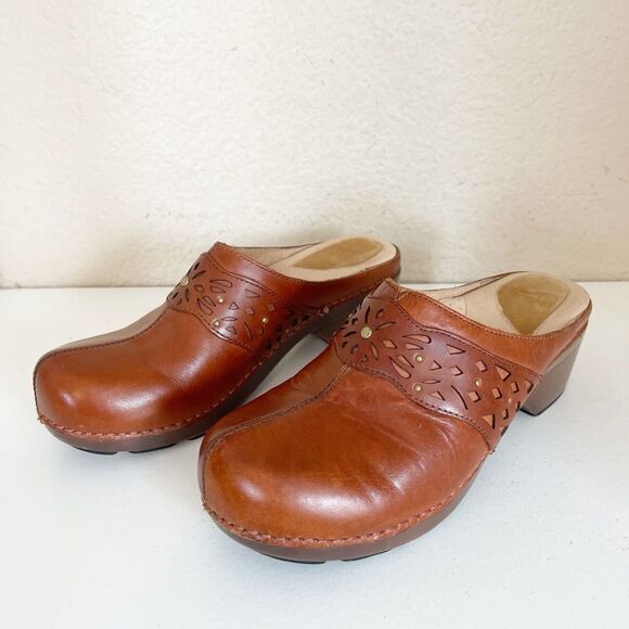 Dansko Tan Leather Cut-Out Mules - Picture 3 of 12